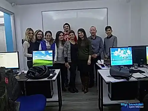 sosyal medya uzmanlığı kursu